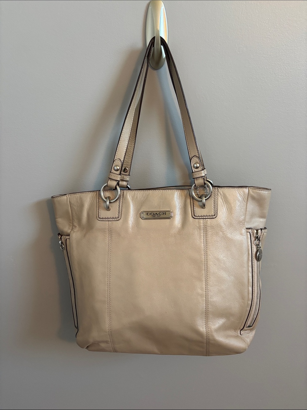 Coach #F19456 Neutral Beige Leather Tote with  Logo Plaque and silver hardware